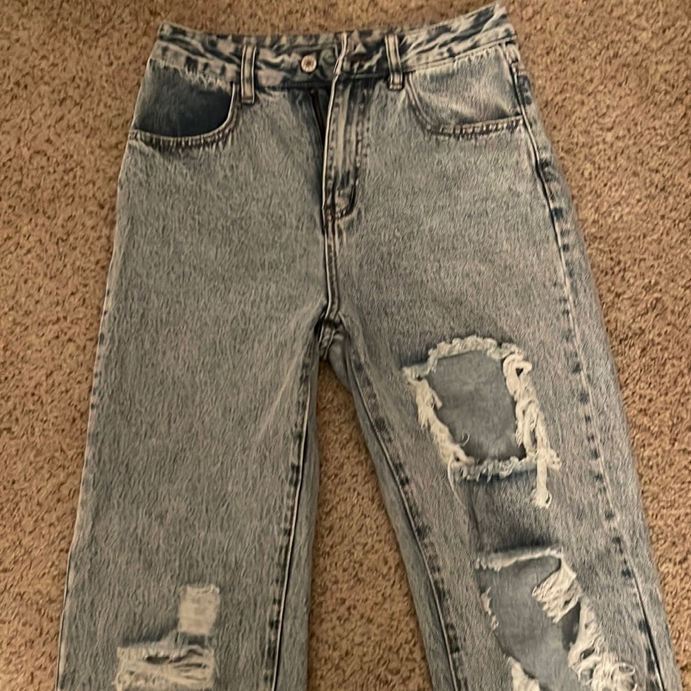 Boyfriend jeans, they are the most trendy jeans. Don’t miss out